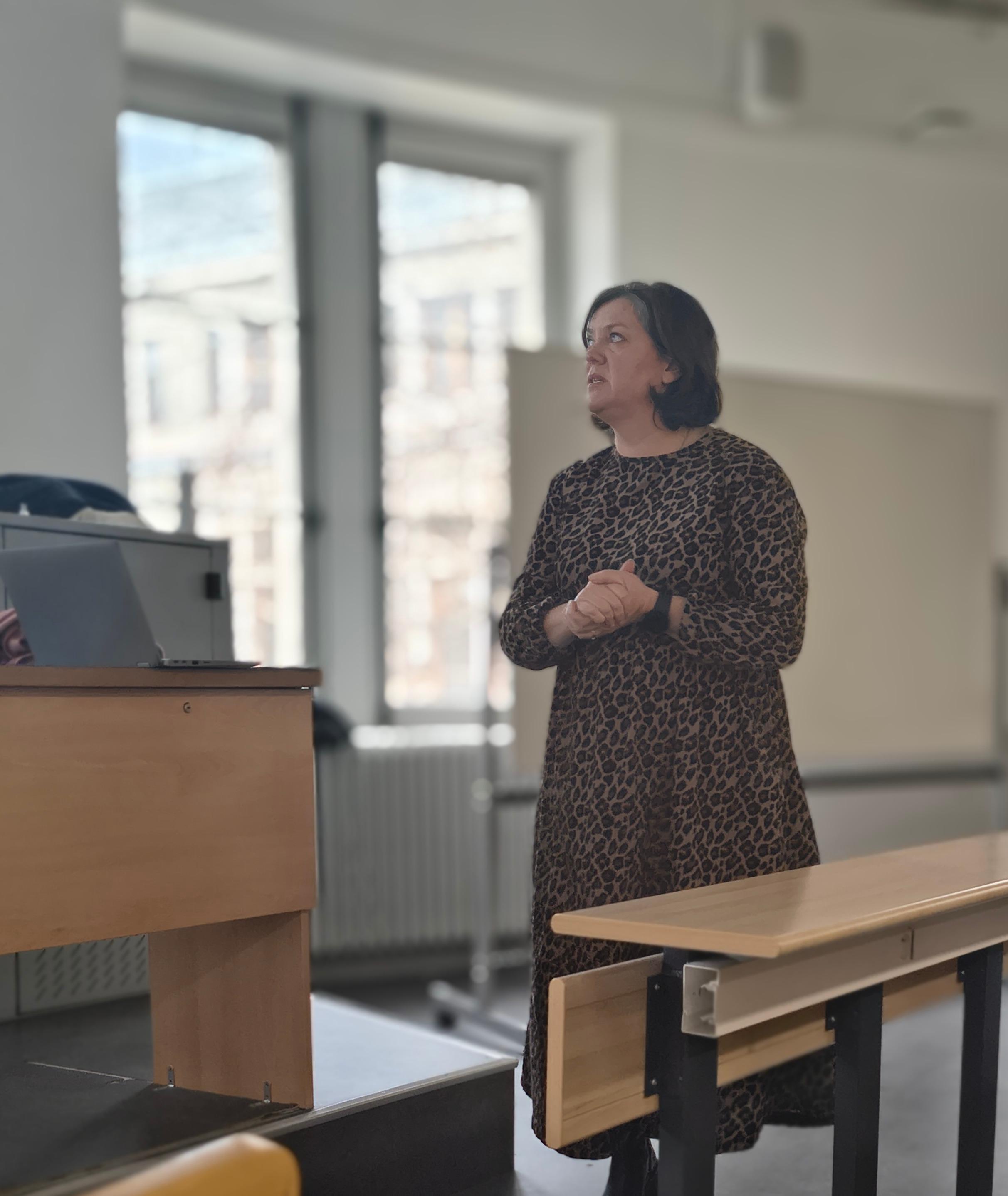 PHOTO DR ARMSTRONG GIBBS - CONFERENCE 10-12-25