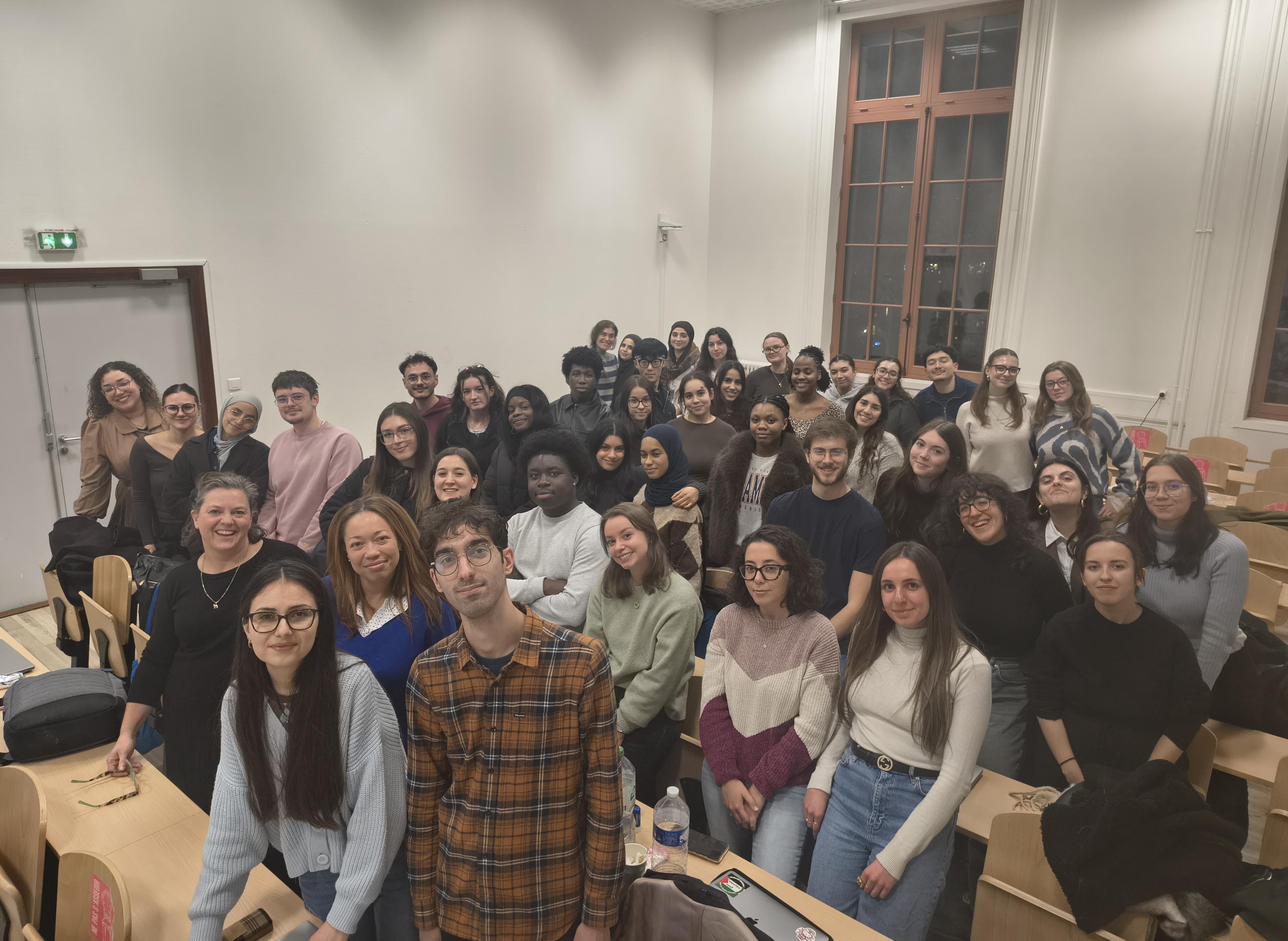 PHOTO DR ARMSTRONG GIBBS - ETUDIANTS MASTER LEA CILA